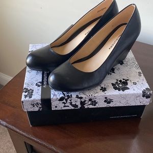 NIB Chinese Laundry Black Wedge